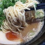 麺はシャキッとした細麺