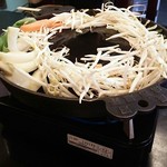Hokkaidoushiki Jingisukan Jinjin - まず野菜を煮込みまーす！