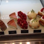 カフェ・ ダ・ コテ・ ベルグの4月 - ショーケース