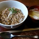 Kafemomi - ピリ辛そぼろ丼！600円