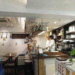 AU GAMIN DE TOKIO table - カウンターもあります