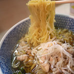 華祥 - 鶏ネギ中華そば（６５０円）麺のイメージ