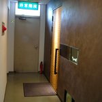 Kitashinchi Yamagataya - エレベーターを降りて左にお店の扉が見えます