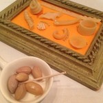 ラ･スコリエーラ - 茹で落花生とパスタサンプル