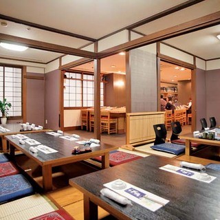 Spacious tatami room. A sunken kotatsu where you can relax