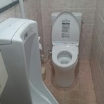 手造りうどん 楽々 - 改装されたトイレ