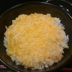 手造りうどん 楽々 - 卵かけご飯(攪拌後)