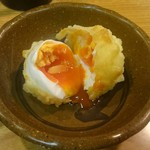 手造りうどん 楽々 - 玉天(少量の出汁醤油で頂きます)