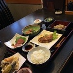 更科 - 平日サービスランチ 865円