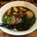 まる鶏 - 醤油チャーシュー(味玉入り)950円