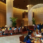 ザ・ロビー - 真ん中は通路です