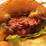 ザ・ロビー - 国産牛プレミアムバーガーの断面