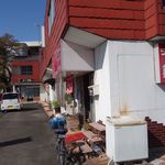 2015.10 土岐市駅から南に行って土岐川を越え最初の信号を右に行ったところにあります。