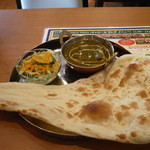 インド料理&バー　サッカール - ザグチキンカレーのシンプルランチ