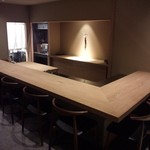 井本 - 凛とした空気が漂う店内