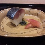 井本 - 鯖寿司　酢どり茗荷
      