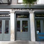 SHAKE SHACK - お店の外観(入口)です。(2015年10月)
