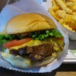 SHAKE SHACK - シャックバーガーのアップです。(2015年10月)