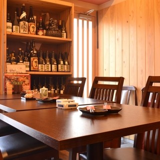 テーブル席は14席完備♪小宴会や貸切に最適です♪
