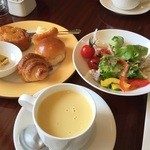 ブラッセリー＆カフェ ル・シュッド - スープ・パン・サラダ