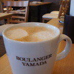 ブーランジェヤマダ - カフェラテ　350円(パン購入で100円引き)