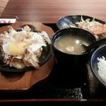Botejyu San - 料理写真:豚玉と焼き鳥のセット
