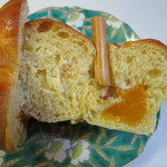 Horun - かぼちゃの形をした可愛らしいパンです。
                      
                      