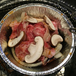 YAKINIKU IWA - 黒毛和牛すき焼き（加熱前）