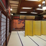 料亭 金鍋 - 一番大きな間、今日は少人数で衝立あり