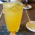 カフェ 火裏蓮花 - 橘のジュース（750円）

