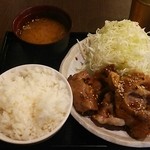 紅とん - とん照り定食 800円