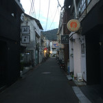 串かつ 一口 - ザ・昭和な街並み②