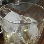 串かつ 一口 - ロックはウィスキーみたいよ。