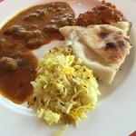 The Line - カレー3種にナンとサフランライス