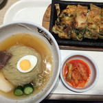 ぴょんぴょん舎　オンマーキッチン - 盛岡冷麺 ねぎニラチヂミ 2015年9月
