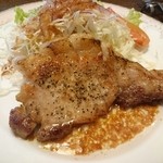 ビストロミカサ - ポークソテー(1200円) 若干小さくなっていた(´；ω；`)