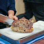 活カニの花咲 - 大将の解体パフォーマンス開始☆