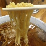 一麺 - 中加水ストレート細麺。