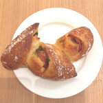 43878824 - ベーコンエピ バジル ミニ／130円