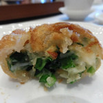 家全七福酒家 SEVENTH SON RESTAURANT - ニラ入り揚げもちの中。ニラがいっぱい