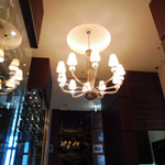 家全七福酒家 SEVENTH SON RESTAURANT - 入り口のシャンデリア