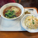 慶錦閣 - ワンタン麺と半チャーハンのセット