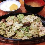 鉃皿居酒屋やまとん - 鉄皿焼き