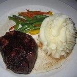 Hy's STEAKHOUSE - 2015年の｢ハワイ産キアベ炭 炭焼き フィレミニヨン｣＄43.95