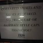 Hy's STEAKHOUSE - 入口前の注意書き