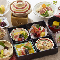 【ご昼食】 季節の箱盛膳【ご入浴付】