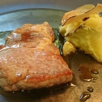 航 北鎌倉 - 宮城県産荏胡麻豚のポワレ 蜂蜜と柑橘風味のソース
