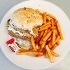 Al Porto Cafe - 料理写真:リーフバーガー(フライドポテト付)　１８.９０＄