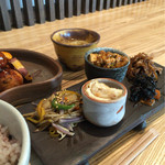 山下さんち - お惣菜と きのこの味噌汁