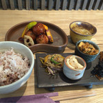 山下さんち - 山下さんちの昼ごはん(おから肉団子の酢豚風)